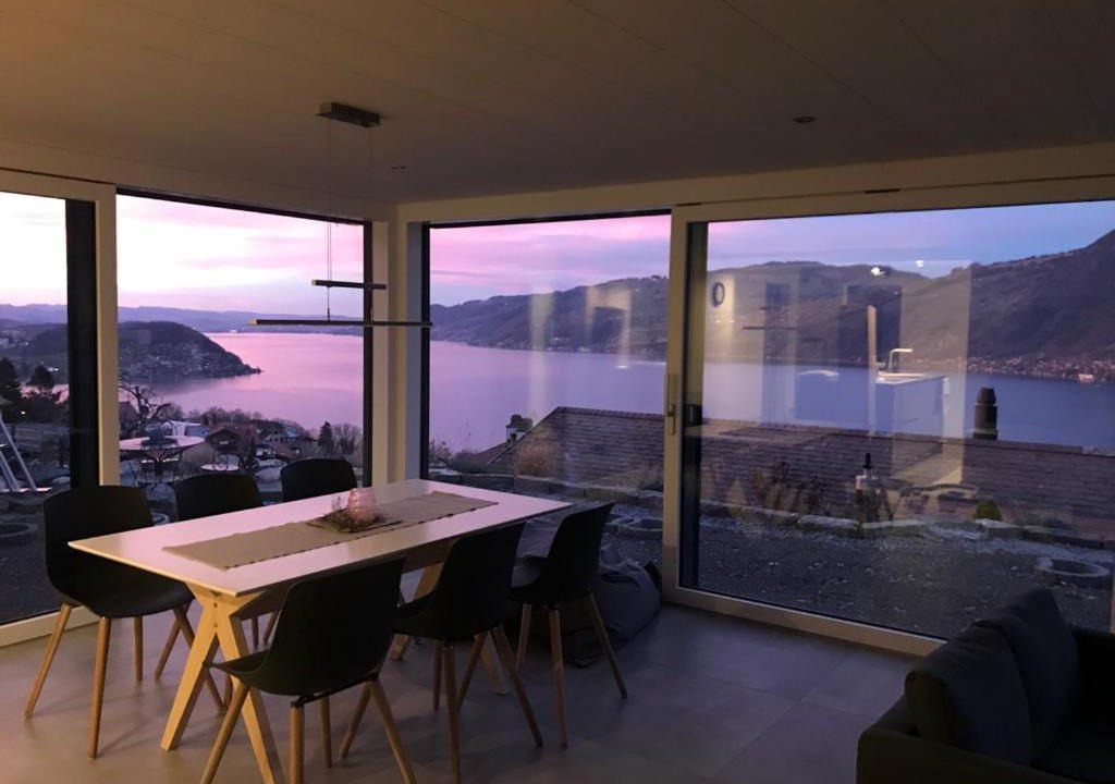 Krattigen Apartment | Moderne Unterkunft mit Panoramablick auf Thunersee