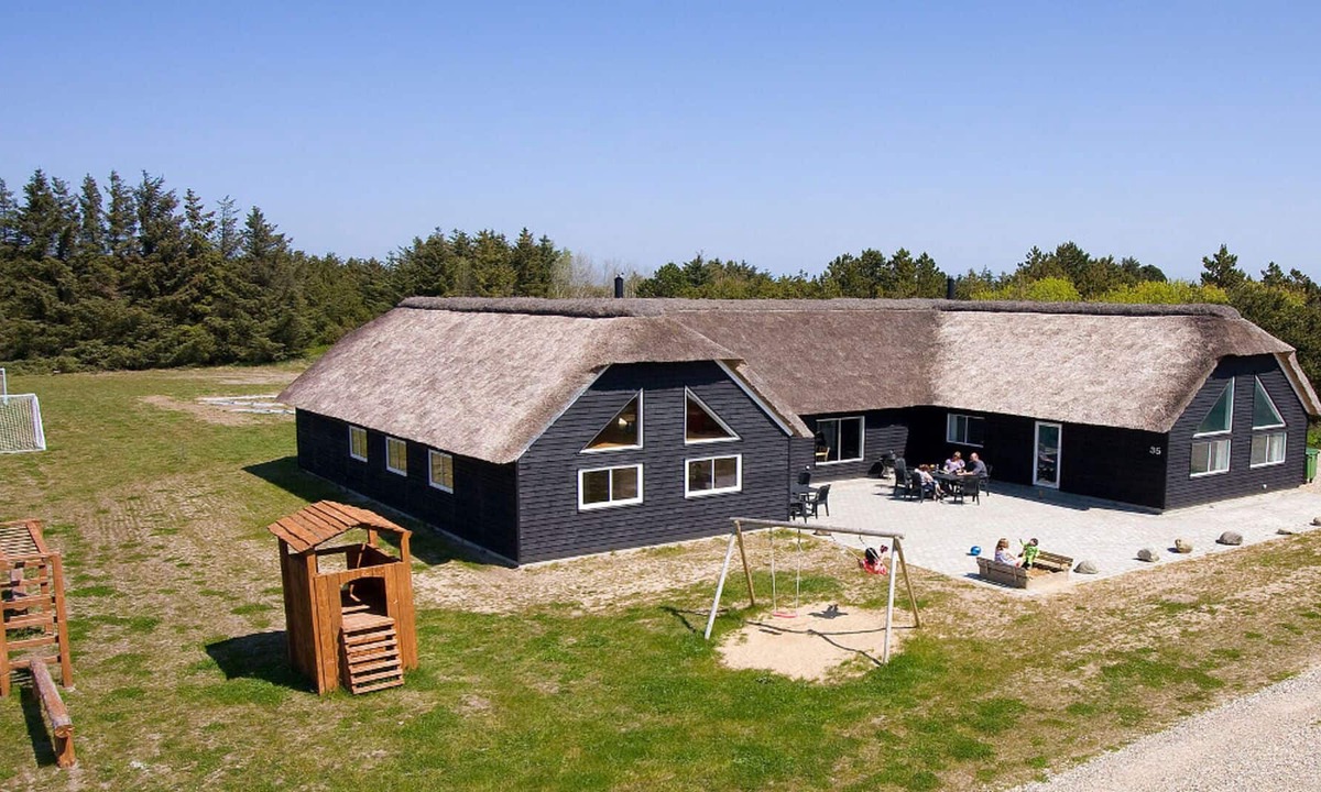 Nørre Fjand House | Modernes Pool- und Aktiviätshaus mit Beachvolleyballplatz und 8 Schlafzimmern