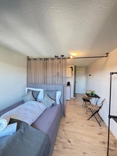 Einigen Apartment | Modernes Studio am See mit Aussicht auf Eiger Mönch Jungfrau