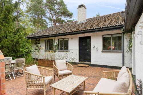 Nykobing Sjaelland House | Modernised 70S Cottage In Forest Near Beach