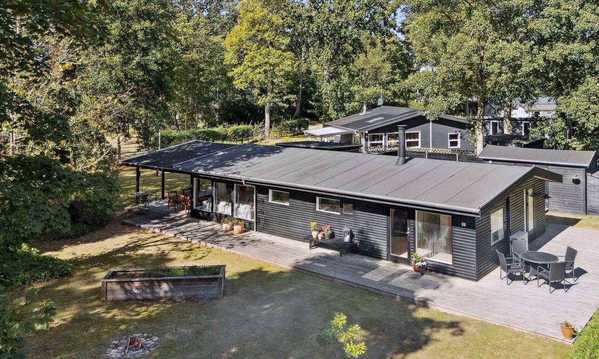 Allingabro House | Modernised cottage near woods and beach