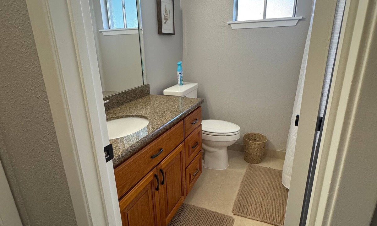 Friendswood House | Modernized 3 Bedroom Getaway close to Houston & Galveston!