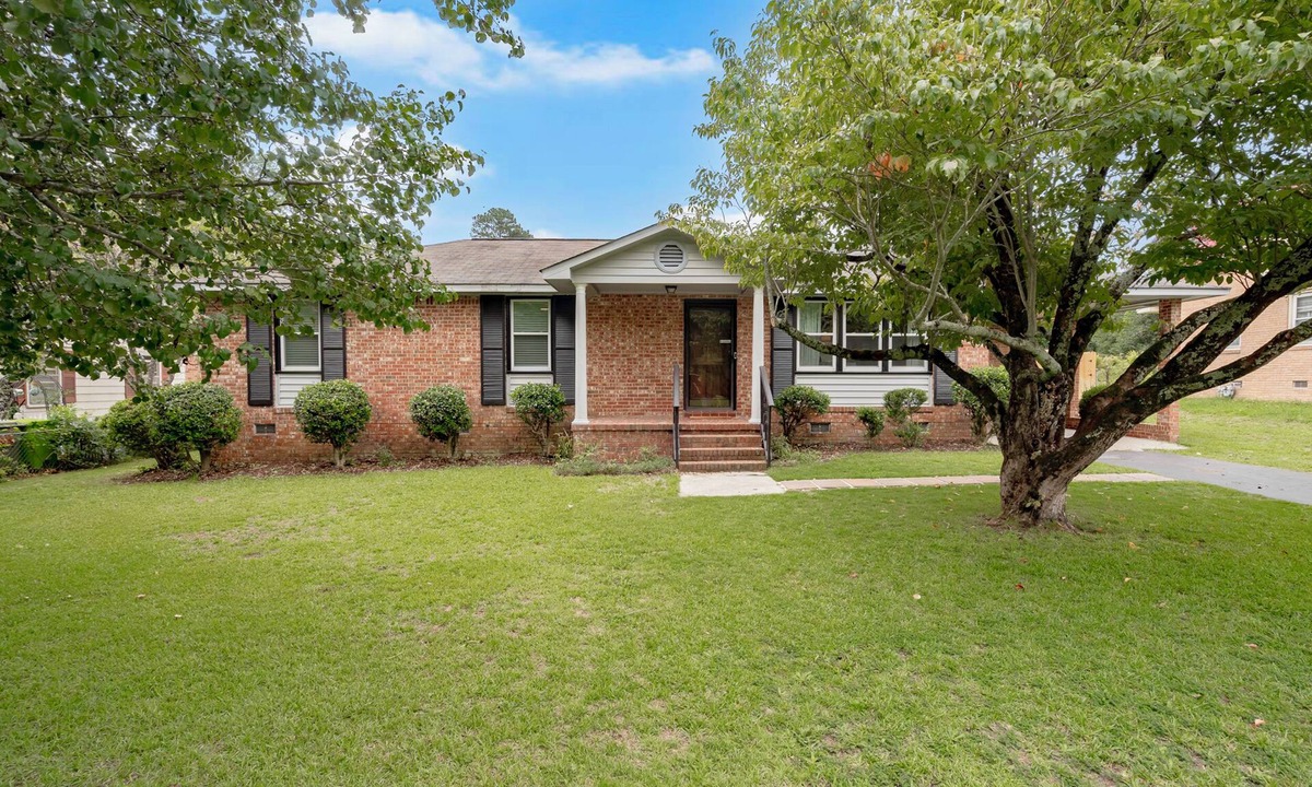 Columbia House | Modernized 3BR home with spacious backyard minutes away from Ft Jackson