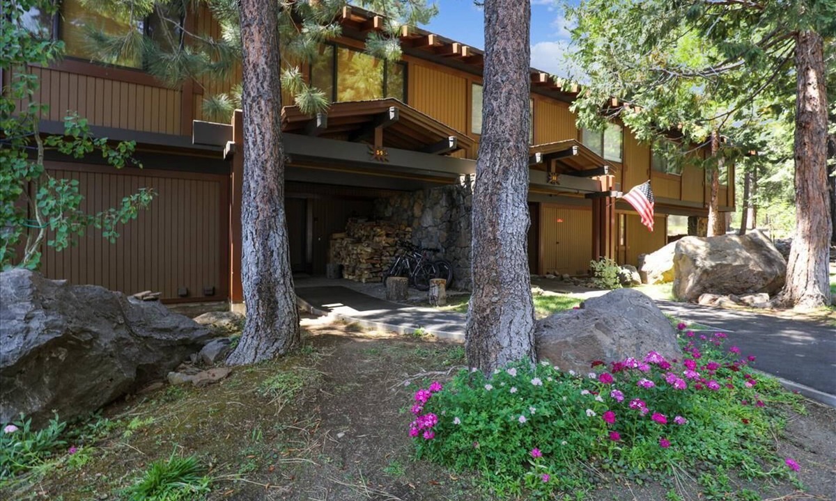 Tahoe City Condo | Modernized Pet-Friendly Bluff Unit: Panoramic Lake Views & Trailside Living