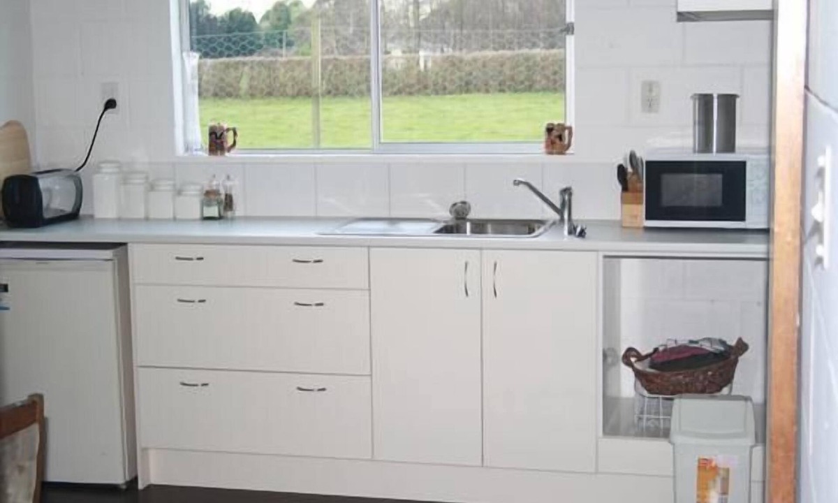 Ohaupo Cottage | Modernized/Retro country cottage