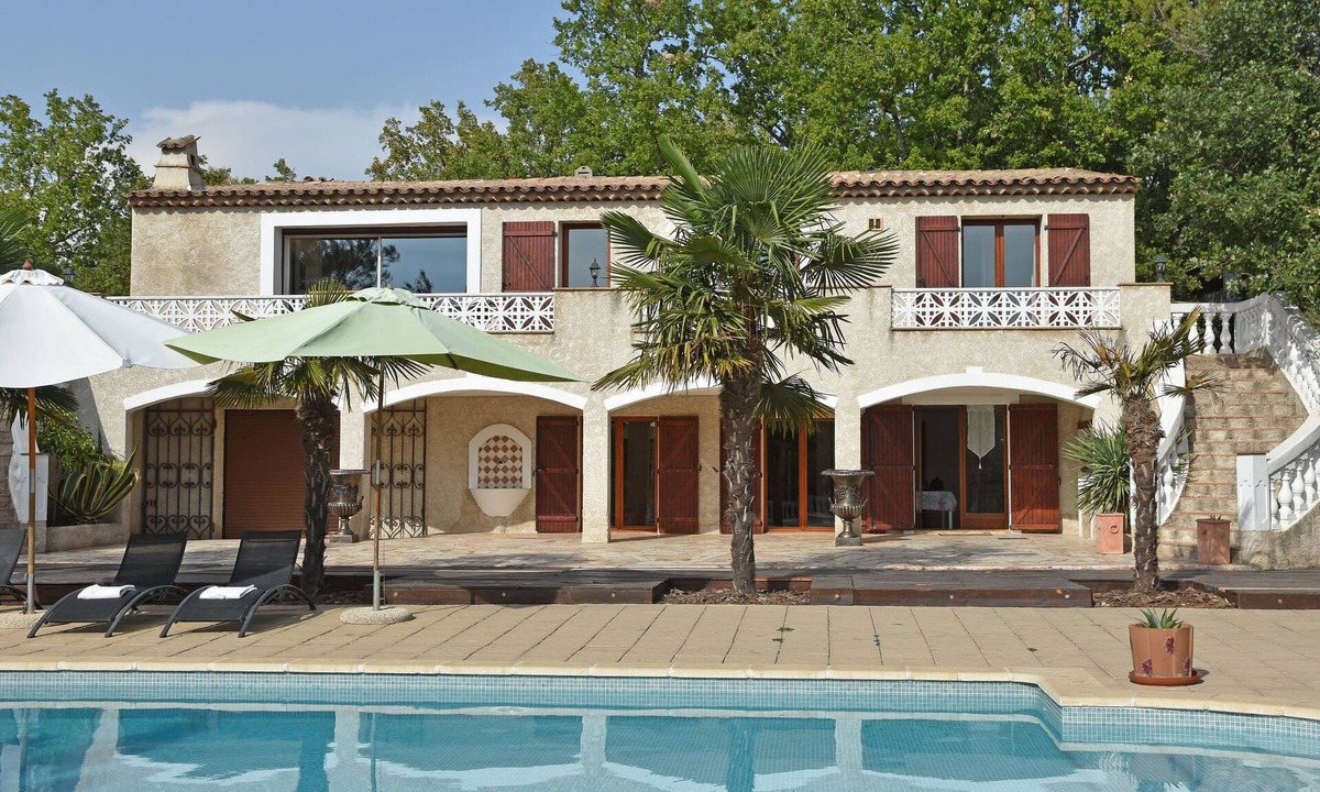 Saint-Paul-en-Foret Villa | Modernly decorated Provençal house
