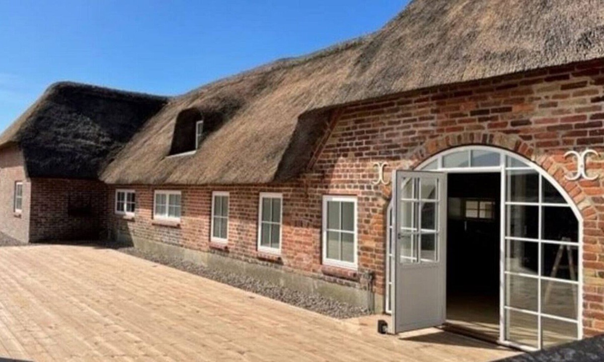 Klegod Strand House | Modernly equipped holiday home with activity room, pool, whirlpool and sauna