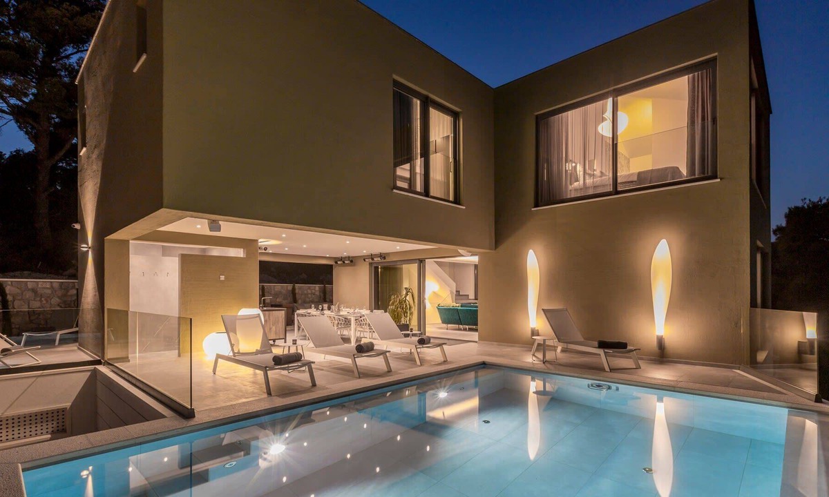 Sumartin Villa | Modernly equipped villa with fitness and spa area
