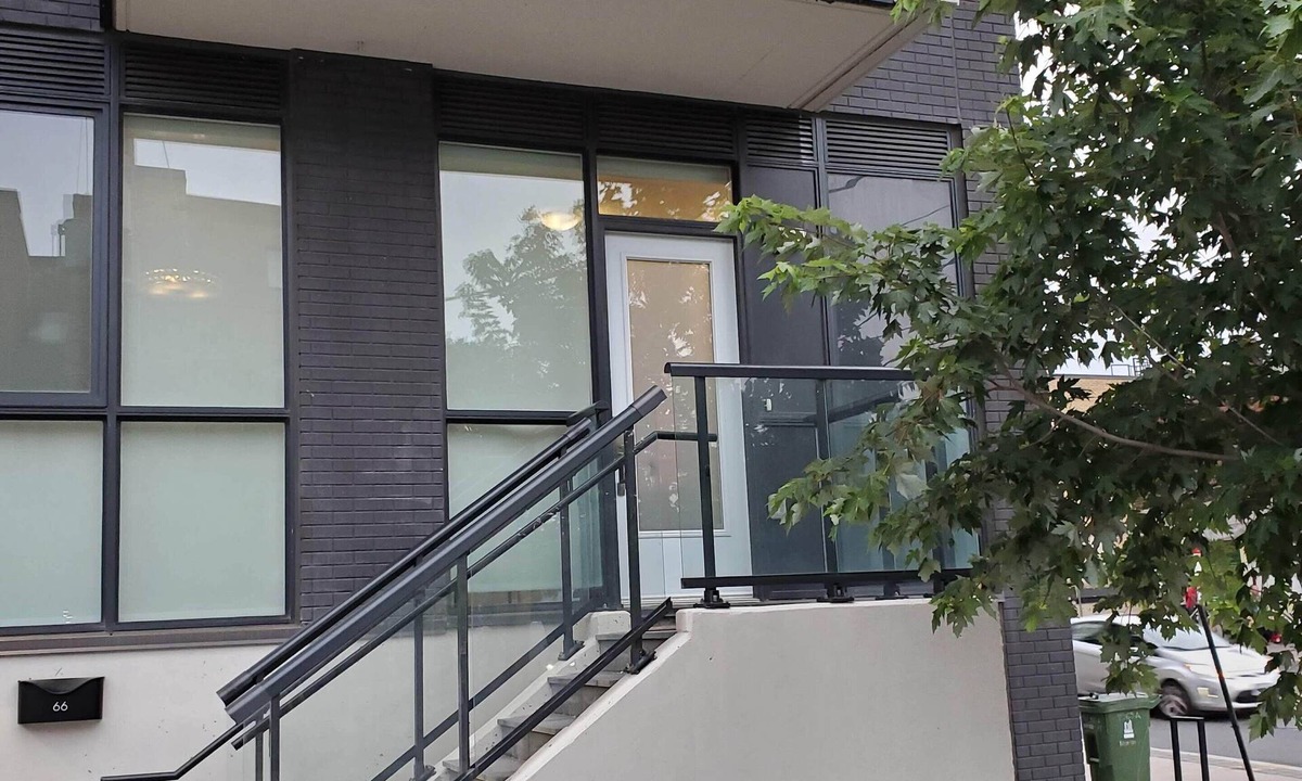 Oakwood Village House | Modren Mid-Town townhouse .