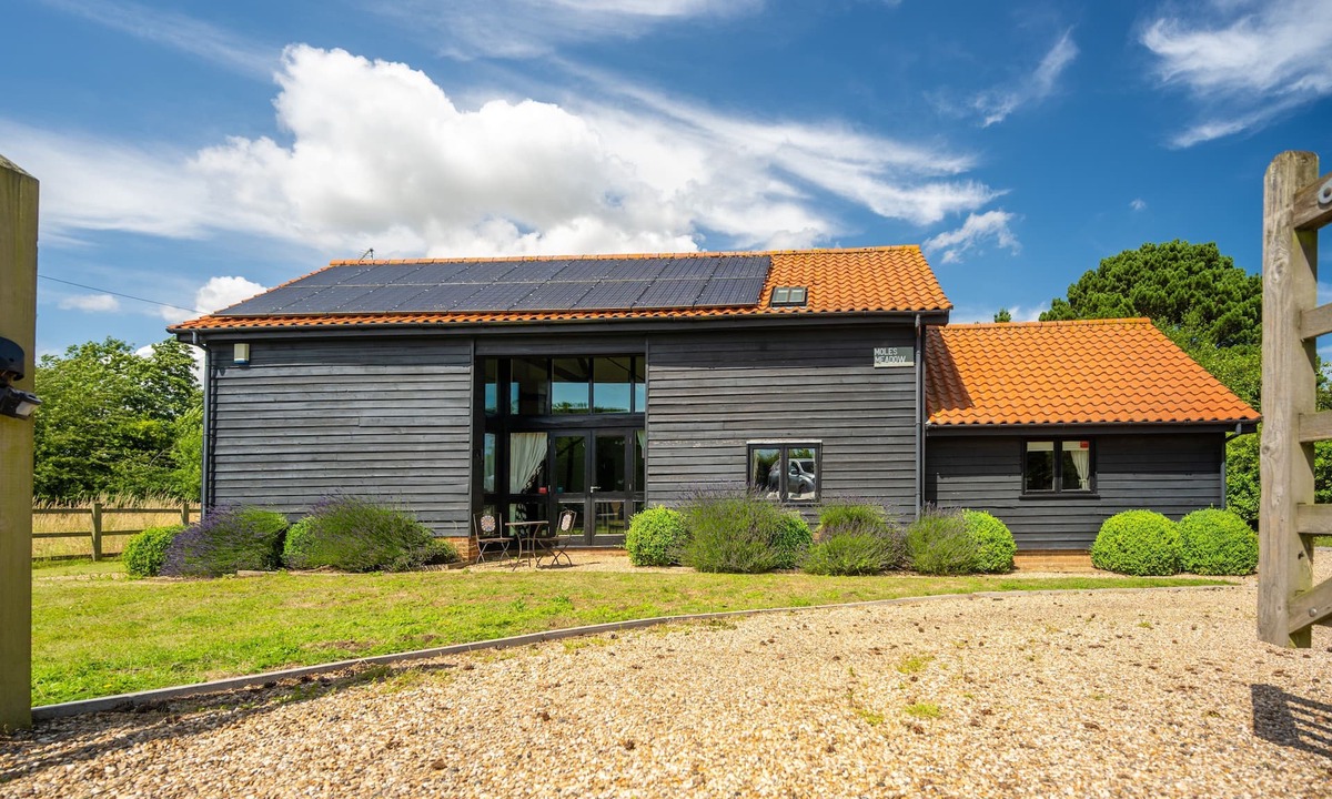 Saxmundham House | Moles Meadow, Middleton