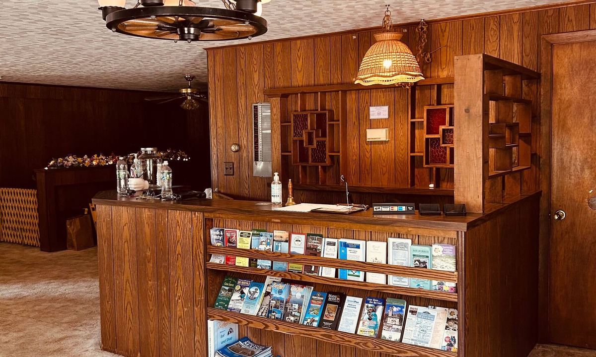 Bryant Pond Hotel | Mollyockett Motel & Swim Spa