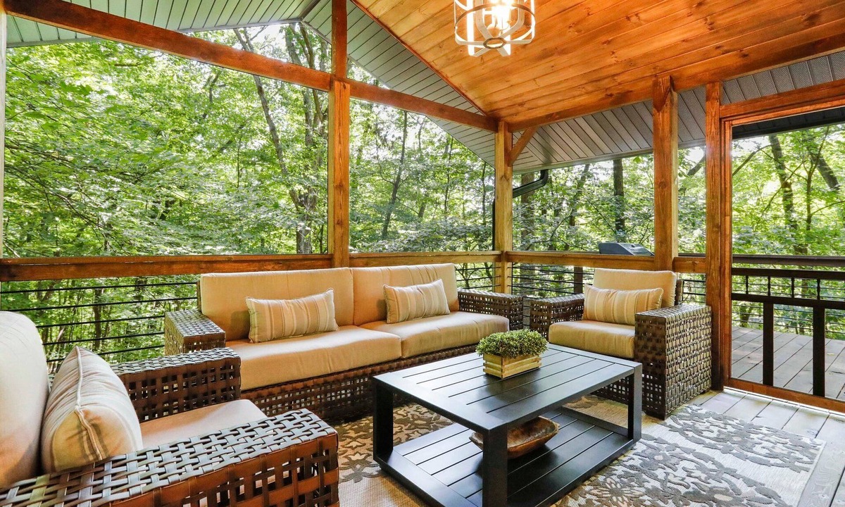 Berkeley Springs Cabin | MOM MAY Stays🌷WOW🌟PREMIER HOST😎Double Screened Porches🌳4 BED 4 BATH🫧HotTub