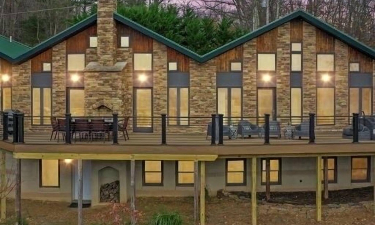 Berkeley Springs House | 🌷MOM MAY Stays🌷WOW THE VIEW🥇Premier HOST🌲Luxurious Lodge🏔️Hot Tub under the stars