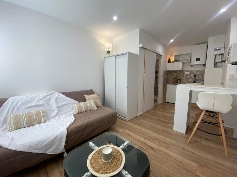 Port Rive Gauche Apartment | Mon petit studio à la mer