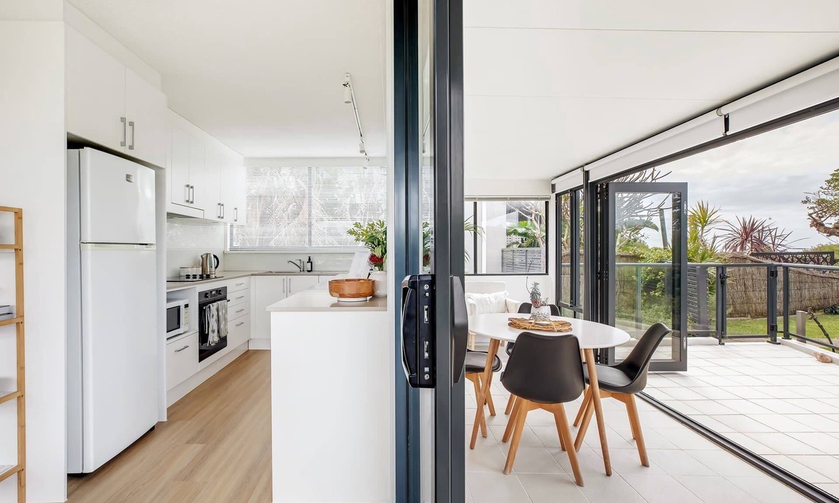 Mona Vale Apartment | Mona Vale Surf to Tee