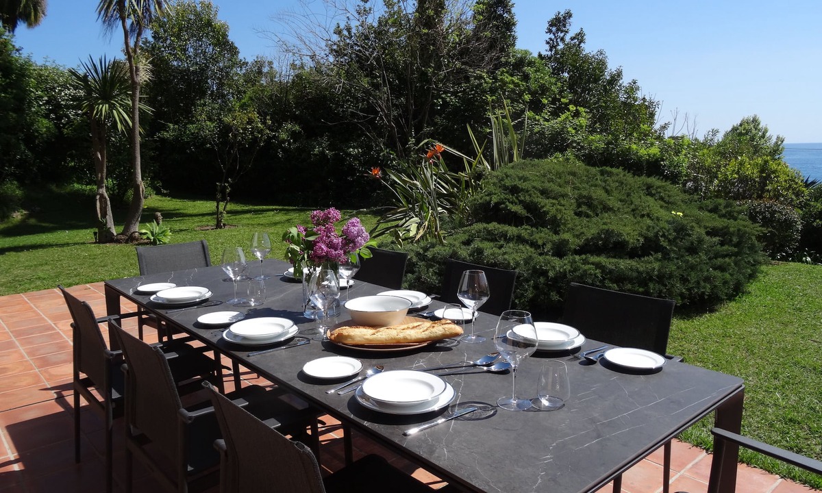 Roquebrune-Cap-Martin Apartment | Monaco Country Park 2 bed, 2 bath, garden, pool, beach apt with parking