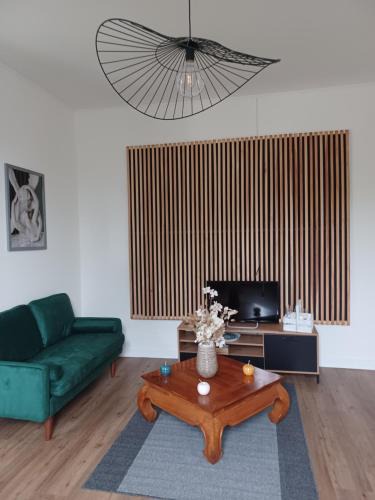 Condom Apartment | Monette