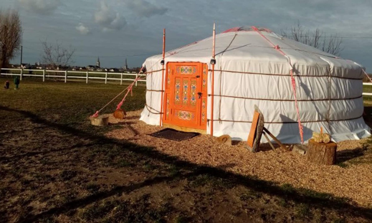 Vernoil-le-Fourrier Cabin | mongolian yurt