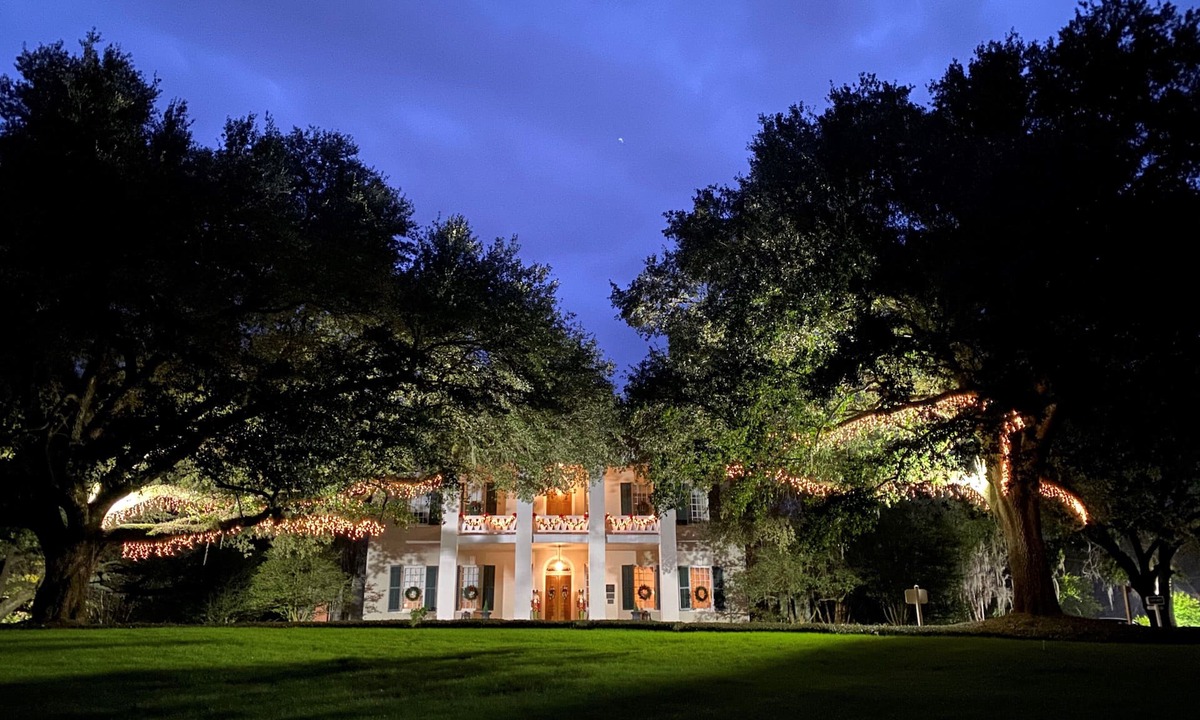 Natchez Hotel | Monmouth Historic Inns and Gardens