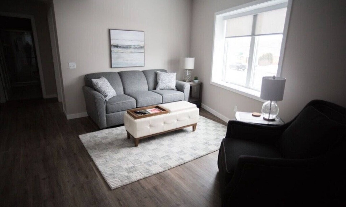 Bridgman Hostel | Monogram inn - Shoreline (Room #11)