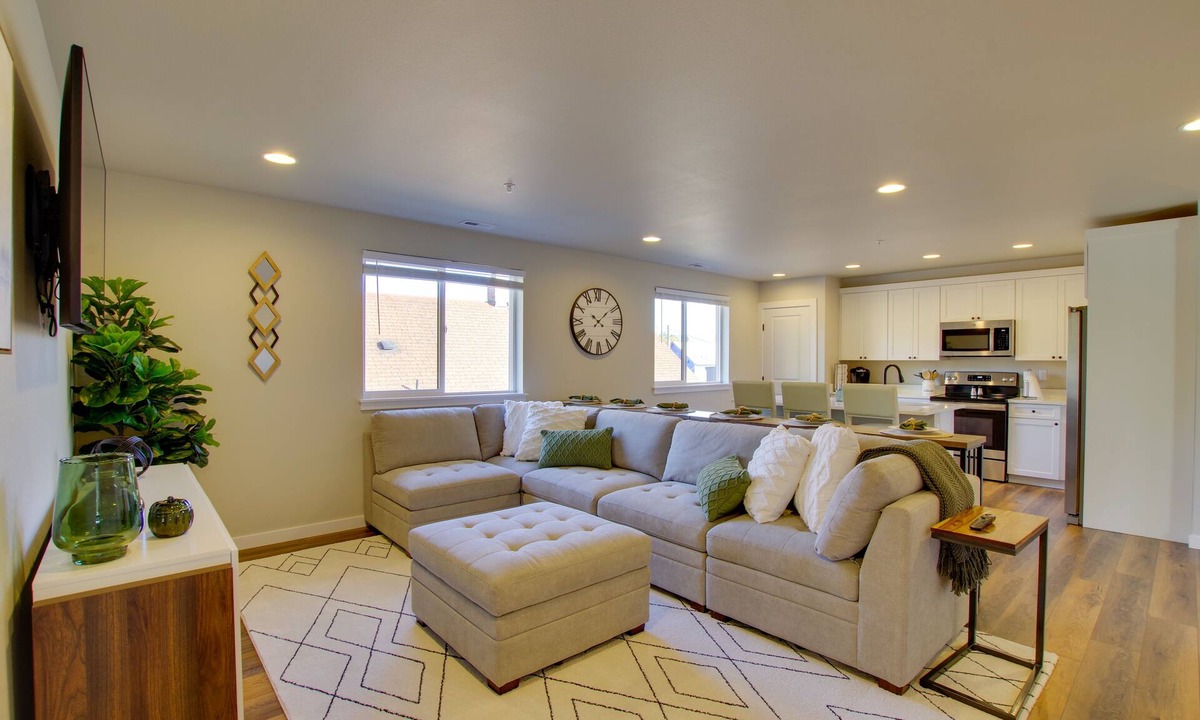 Monroe Apartment | Monroe Apartment Near Evergreen State Fairgrounds!