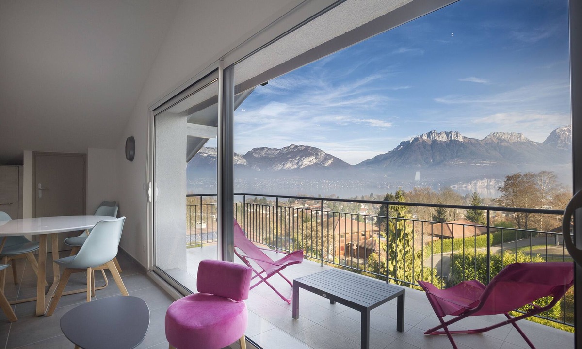 Cessenaz Apartment | Mont Blanc Apartment - Lake View Floor 2