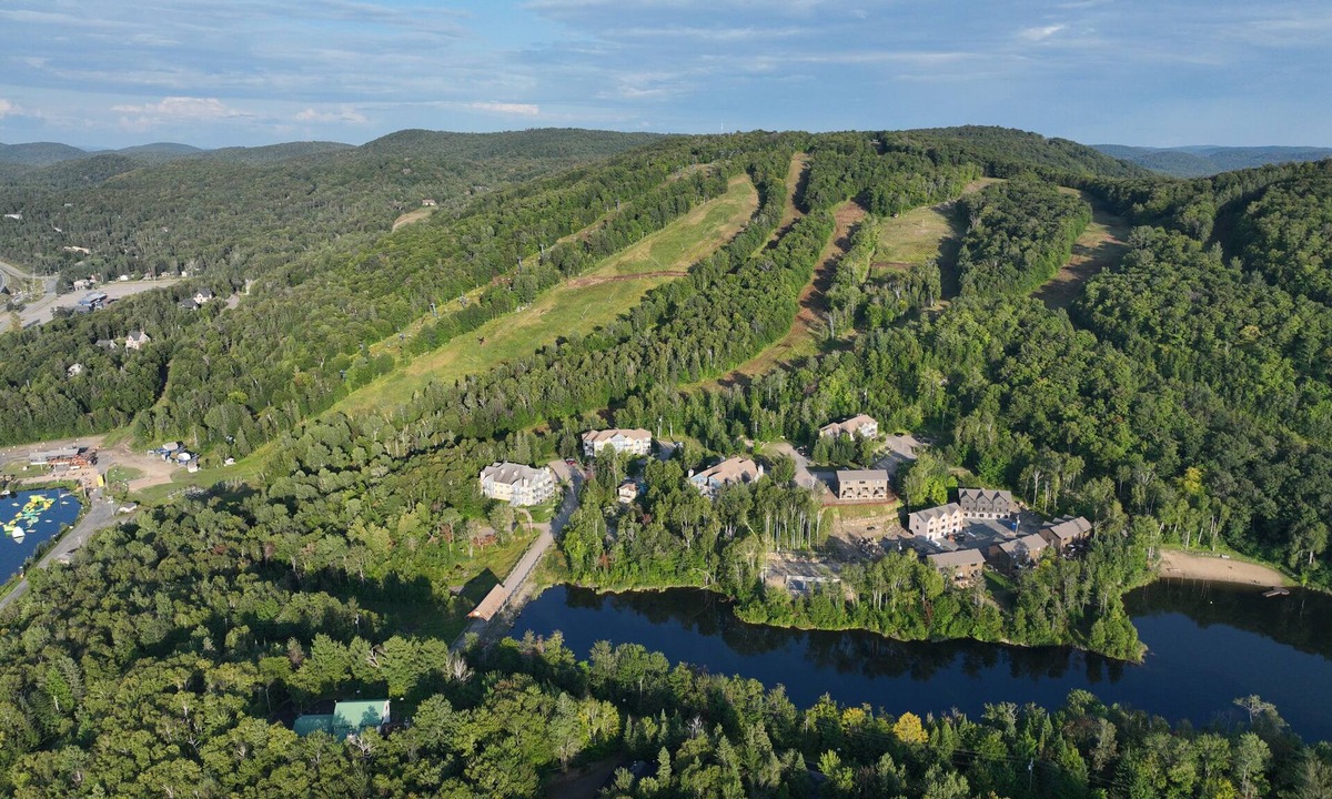 Saint-Faustin-Lac-Carre Apartment | Mont Blanc Hotel & Condos