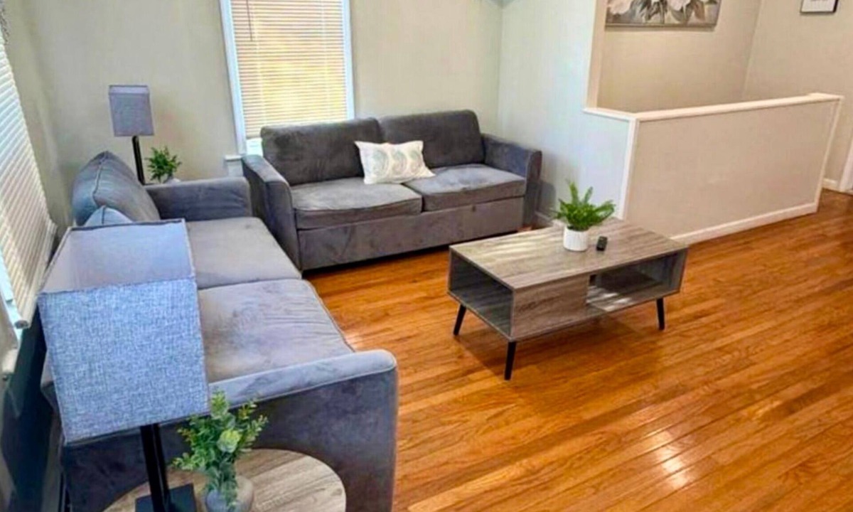 Montague House | Montague Milford Area Comfort River Way House