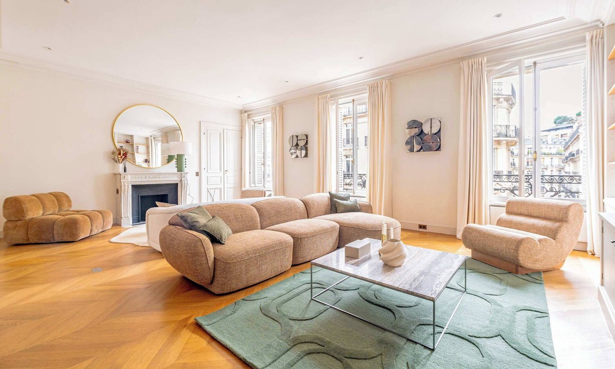 Champs-Elysees Apartment | Montaigne Dream 3Bed 3Bath in Triangle d’Or