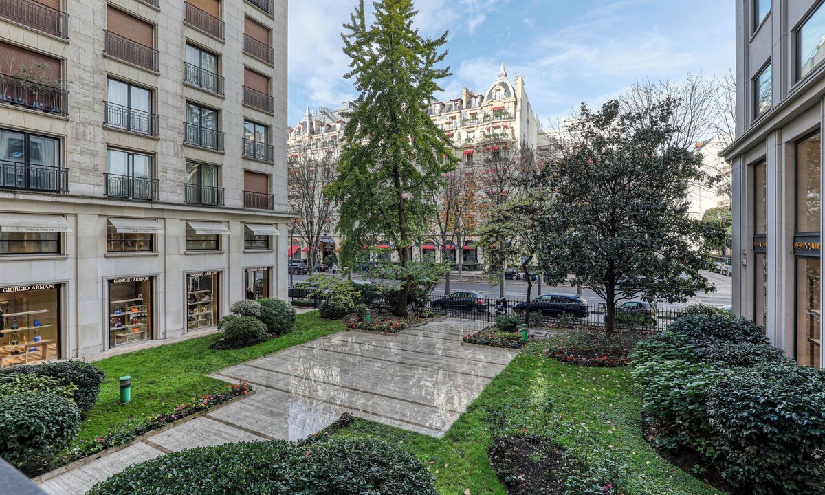 Champs-Elysees Apartment | MONTAIGNE EXECUTIVE SUITE