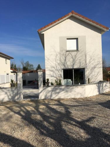 Montalieu-Vercieu House | MONTALIEU SEJOUR Maison Les Lys