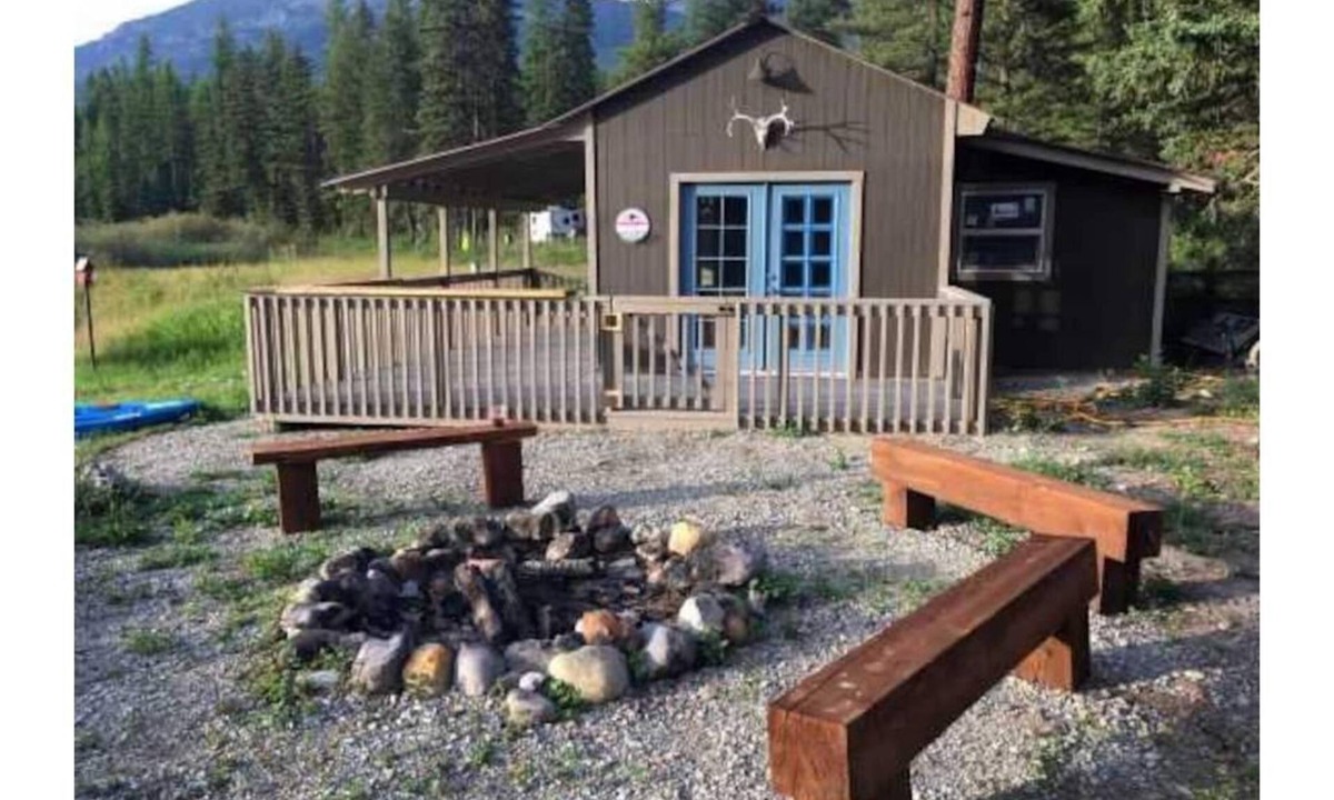 Olney House | Montana Cabin on the Stillwater River