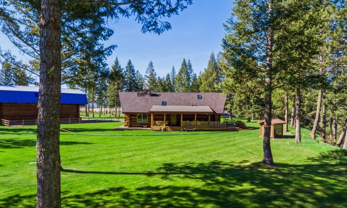 Whitefish House | Montana Log Cabin! Easy Access to Downtown Whitefish!