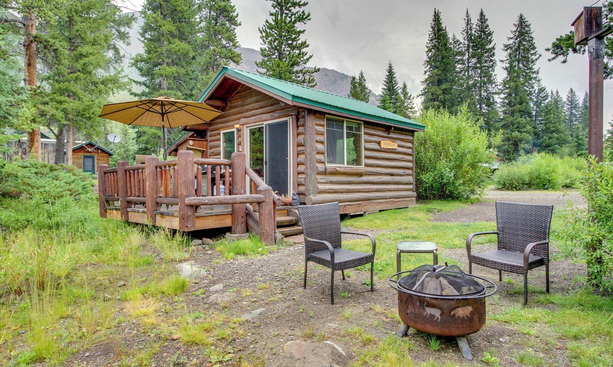 Cooke City-Silver Gate Apartment | Montana Mountain Getaway - 1 Mi to Yellowstone!