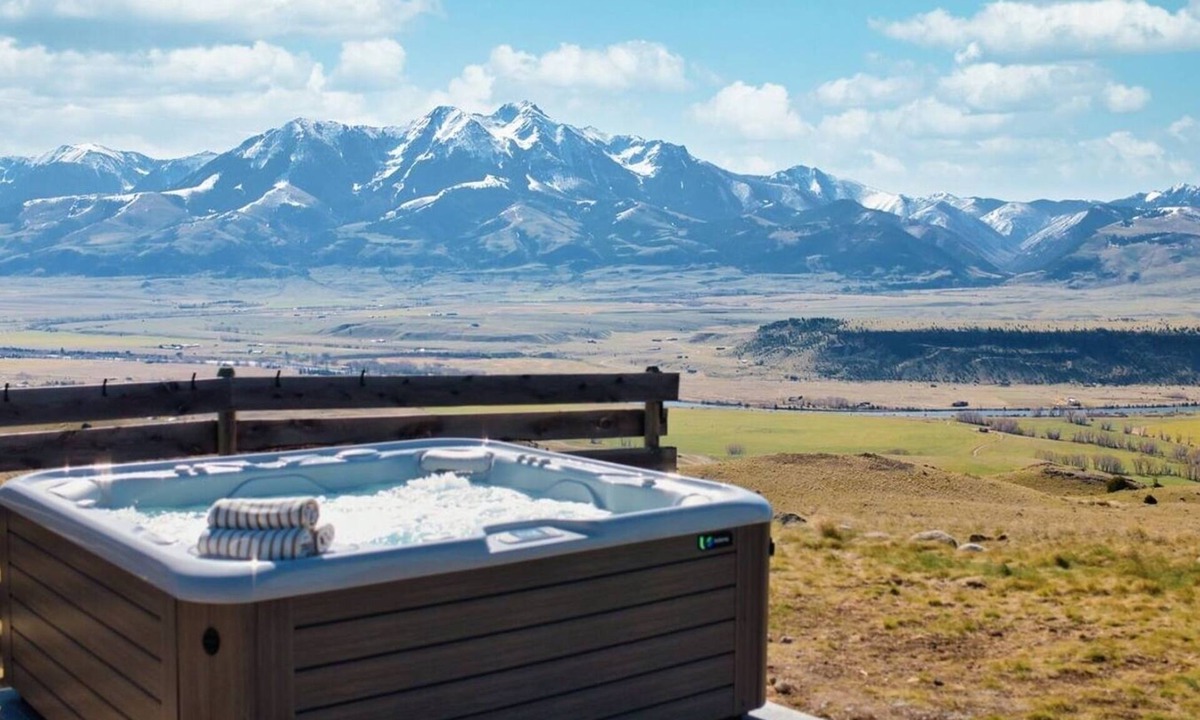 Emigrant Hotel | Montana Views Worth the Trip Hot Tub 25 Acres