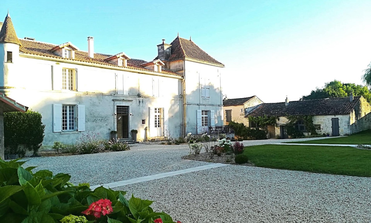 Soyaux Bed & Breakfast | Montboulard