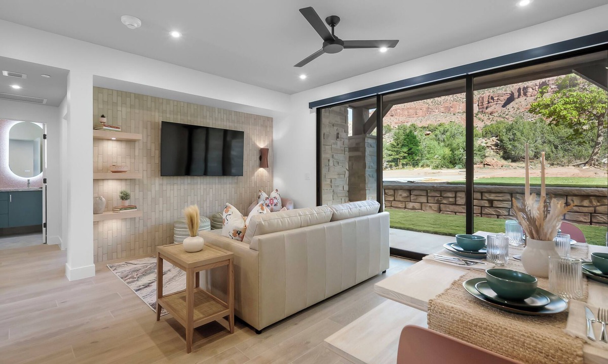 Zion National Park South Entrance Villa | Montclair Zion - a luxurious Villa that embodies comfort and style with balcony