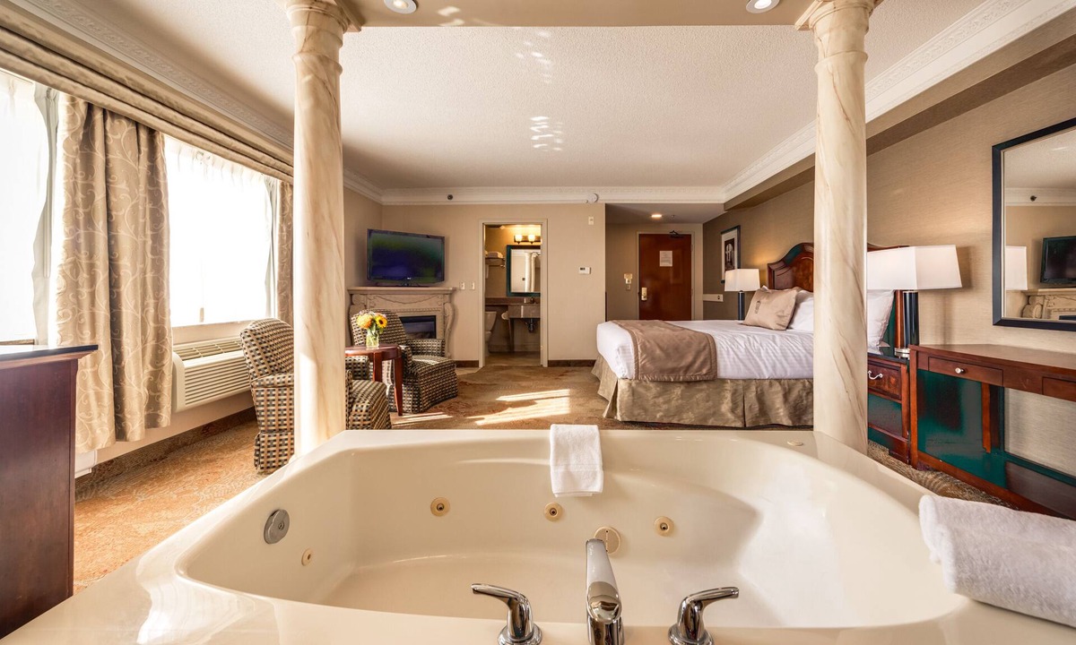 Unionville Hotel | Monte Carlo Inn & Suites Downtown Markham
