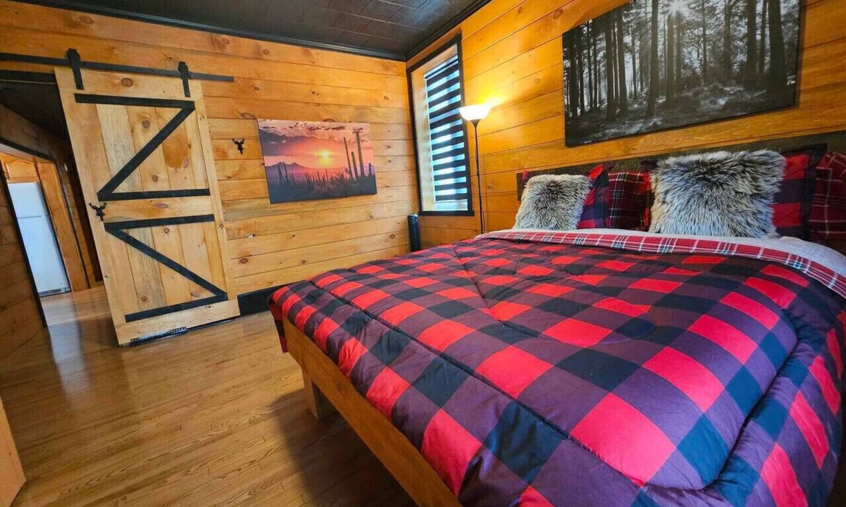 Montebello Apartment | Montebello Saloon #1