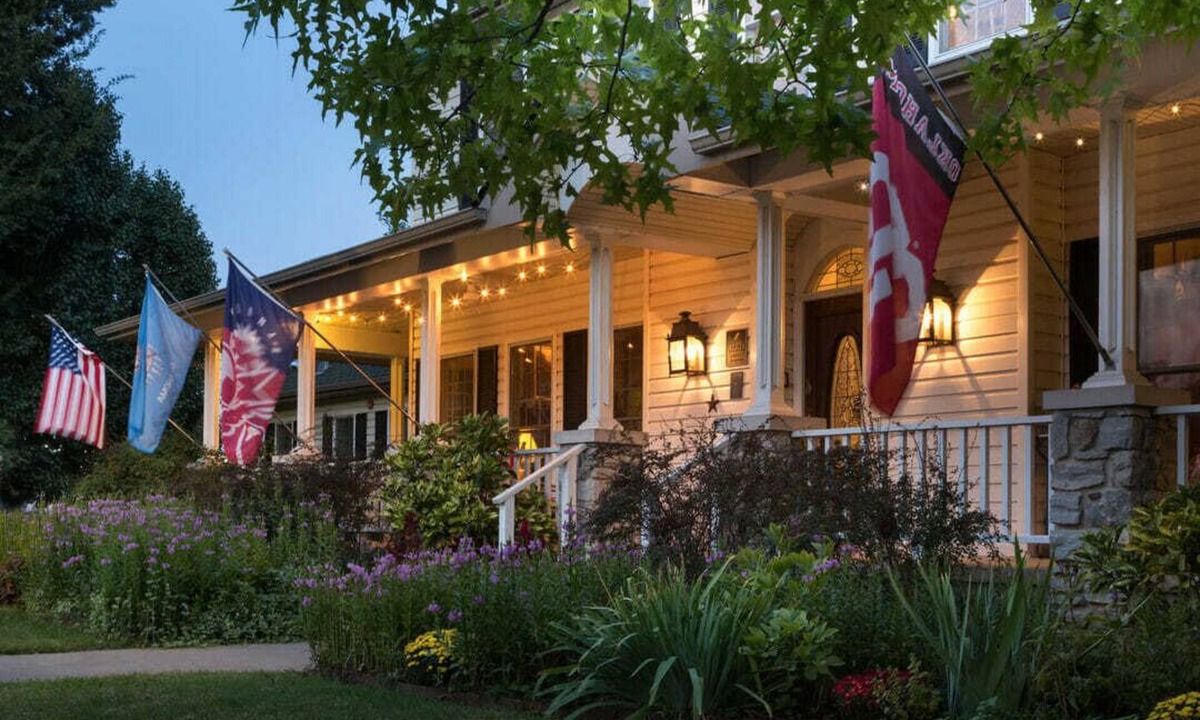 Norman Bed & Breakfast | Montford Inn & Cottages