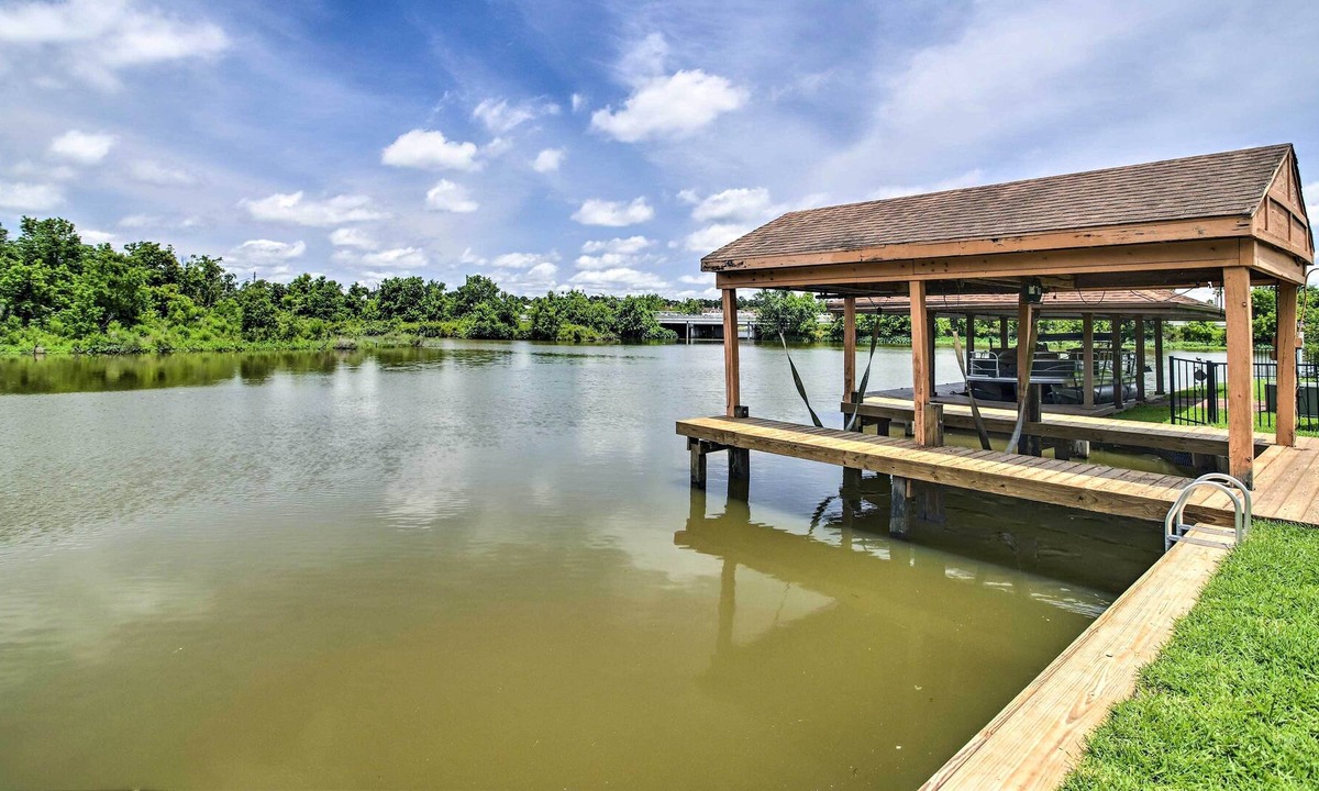 Montgomery House | Montgomery Home on the Water w/ Boat Lift!