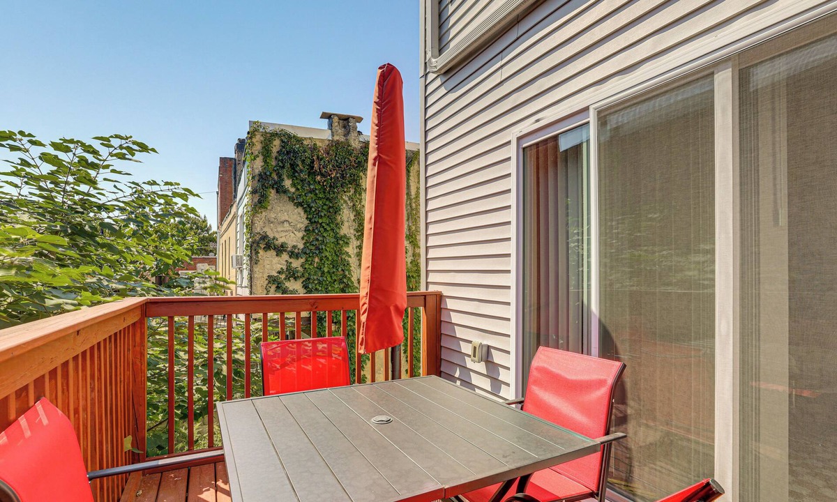 Point Breeze Condo | Month-Long Philly Base 3 Mi to Lincoln Financial!