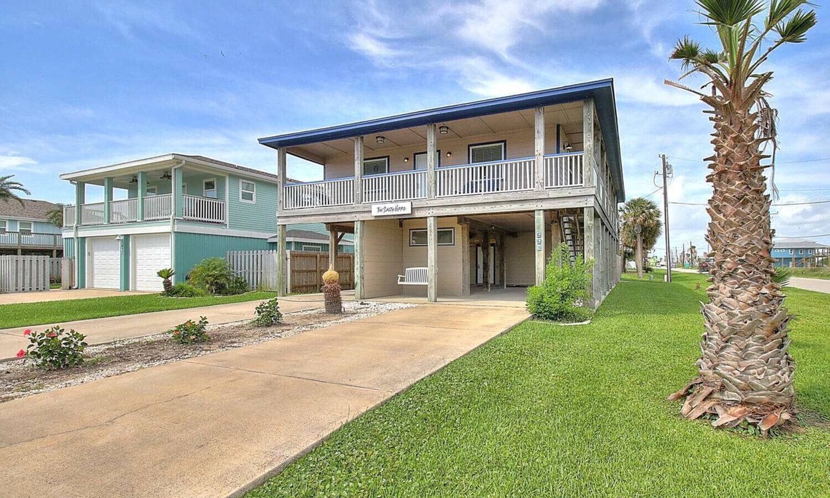 Leeward Sands House | Month Long Stays | Pets | Sleeps 10