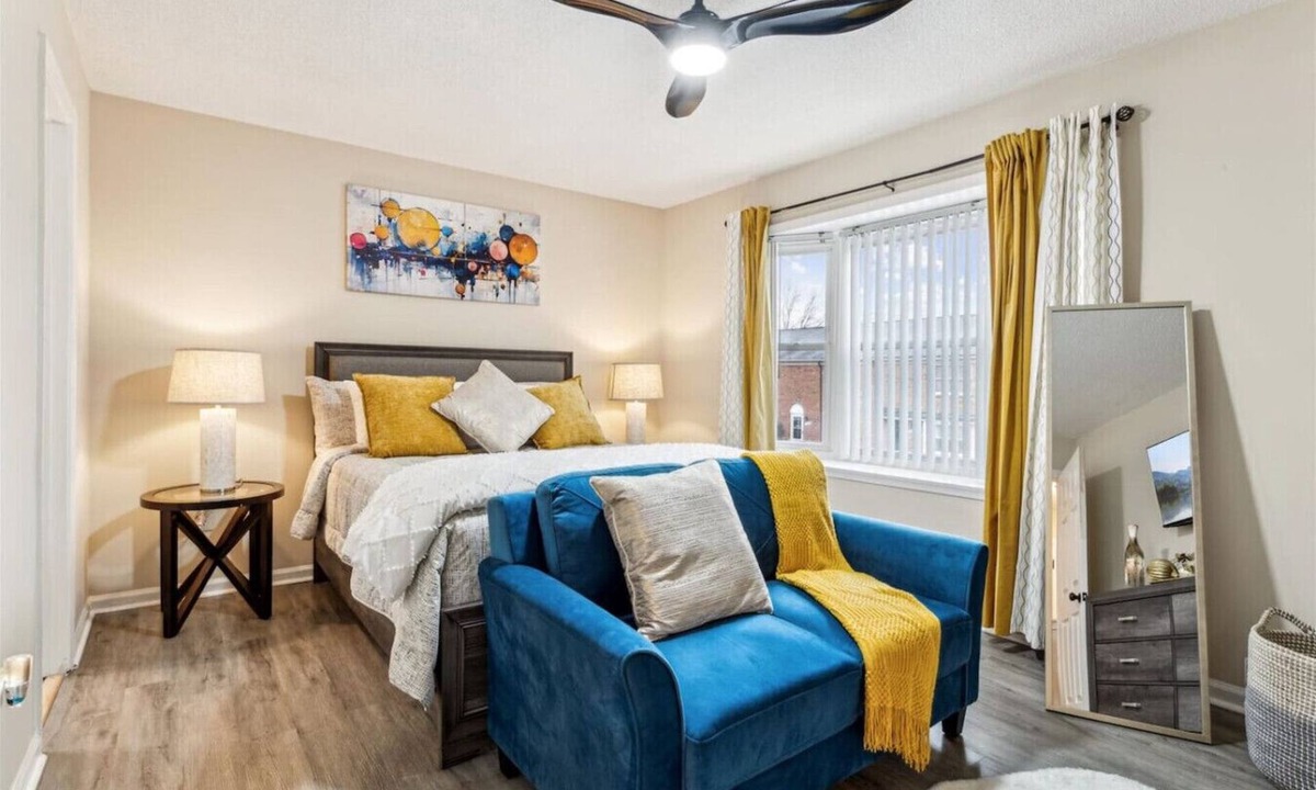 Northwest Apartment | Monthly Central Condo, 10 min to Beach