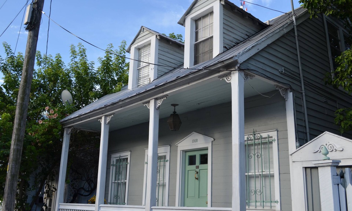 Old Town Apartment | Monthly historic old town rental Key West quaint 1 block to Duval