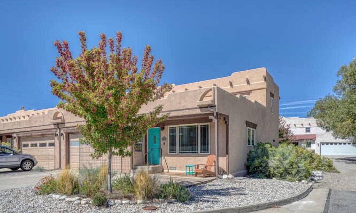 Salida House | Monthly Rental- Close to Town and a Hot Tub