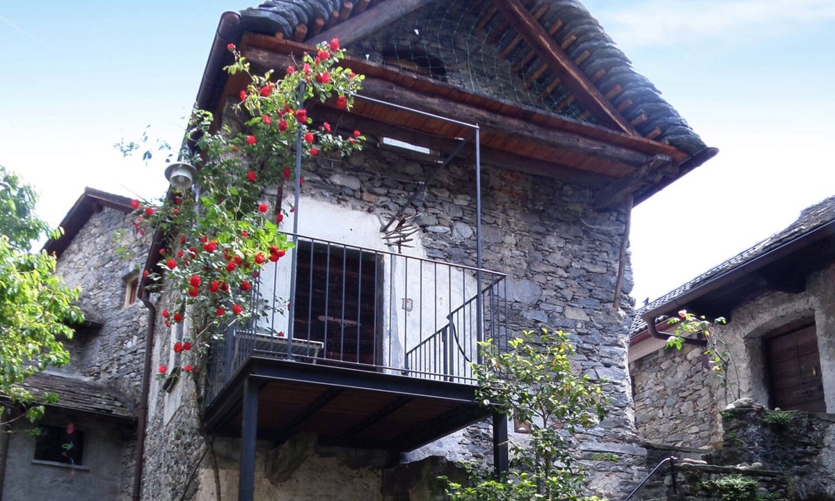Terre di Pedemonte House | Monti & Lago - Rustico in the historic center of Verscio, Centovalli
