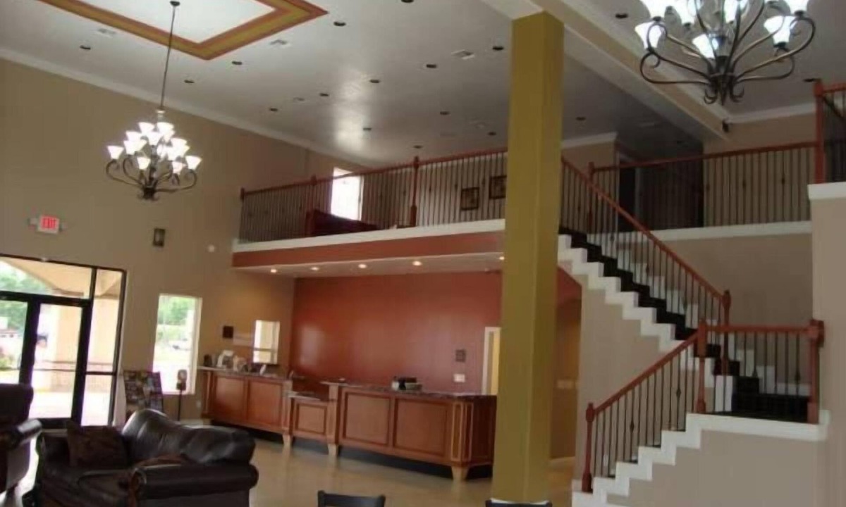 Leesville Hotel | Montigo Inn