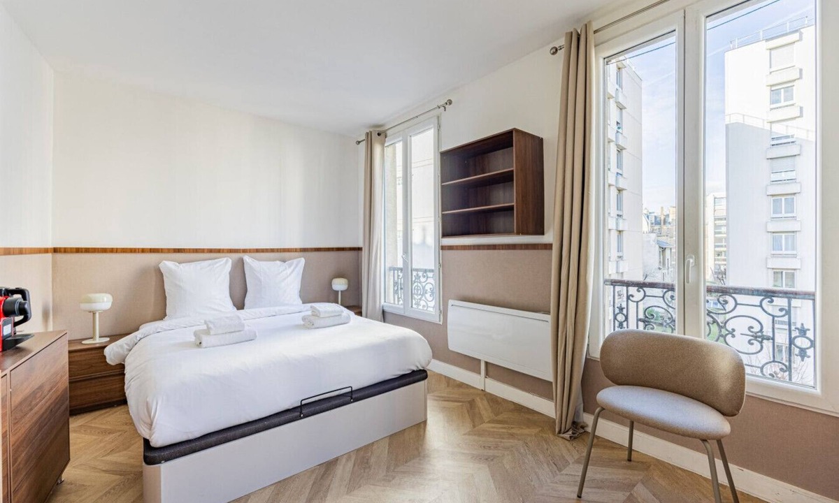 Quartier des Grandes-Carrieres Apartment | Montmartre - Métro Guy Moquet - Studio
