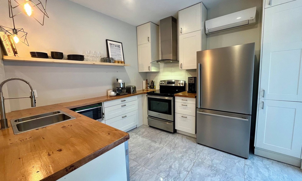 Mercier-Hochelaga-Maisonneuve Apartment | Montréal Haven